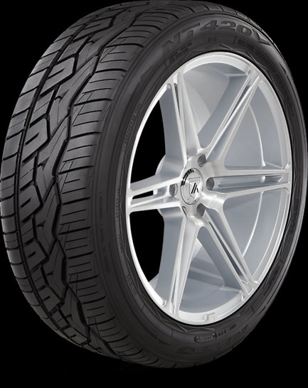 Nitto NT420V Year Round / All Season 295/45/20 Jeep / Durango